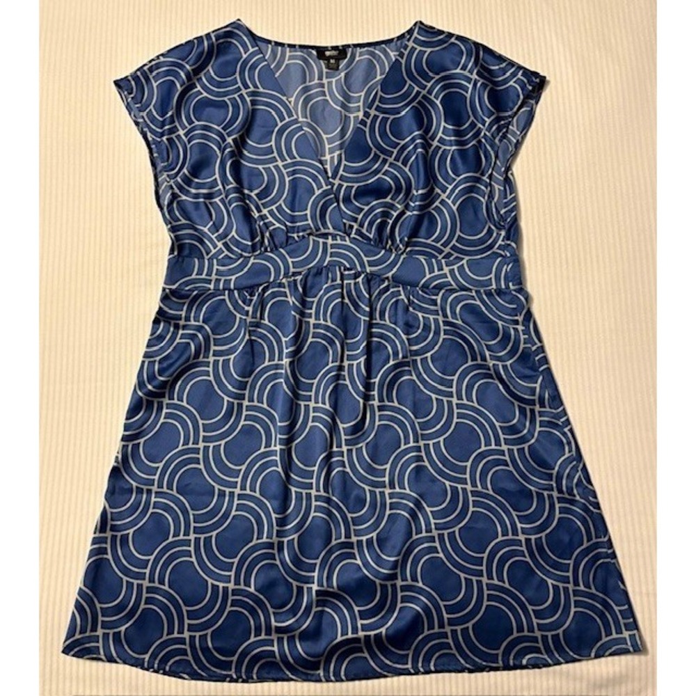 Mossimo womens size M geometric pattern blouse